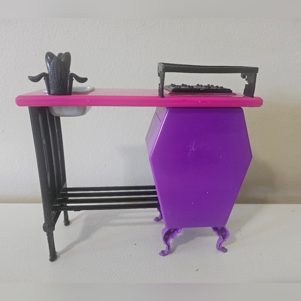 ☠ Monster High Home Ick Coffin Kitchen Sink, Oven and Stove. - Picture 7 of 9
